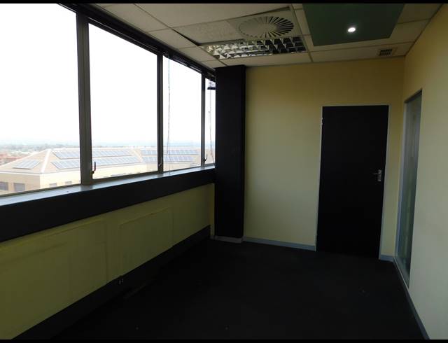 2,000M² OFFICE TO LET IN FERNDALE